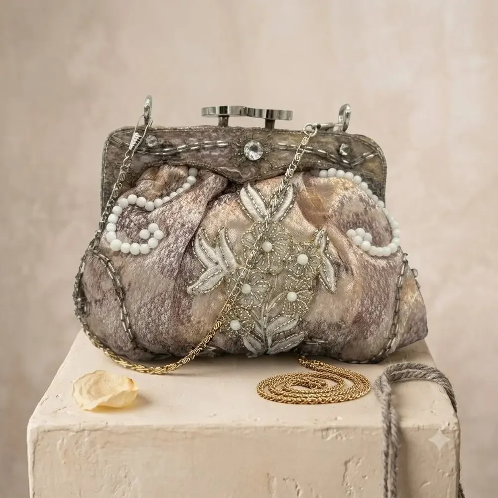 Vintage Unbranded Silver Rhinestone Kisslock Evening Bag